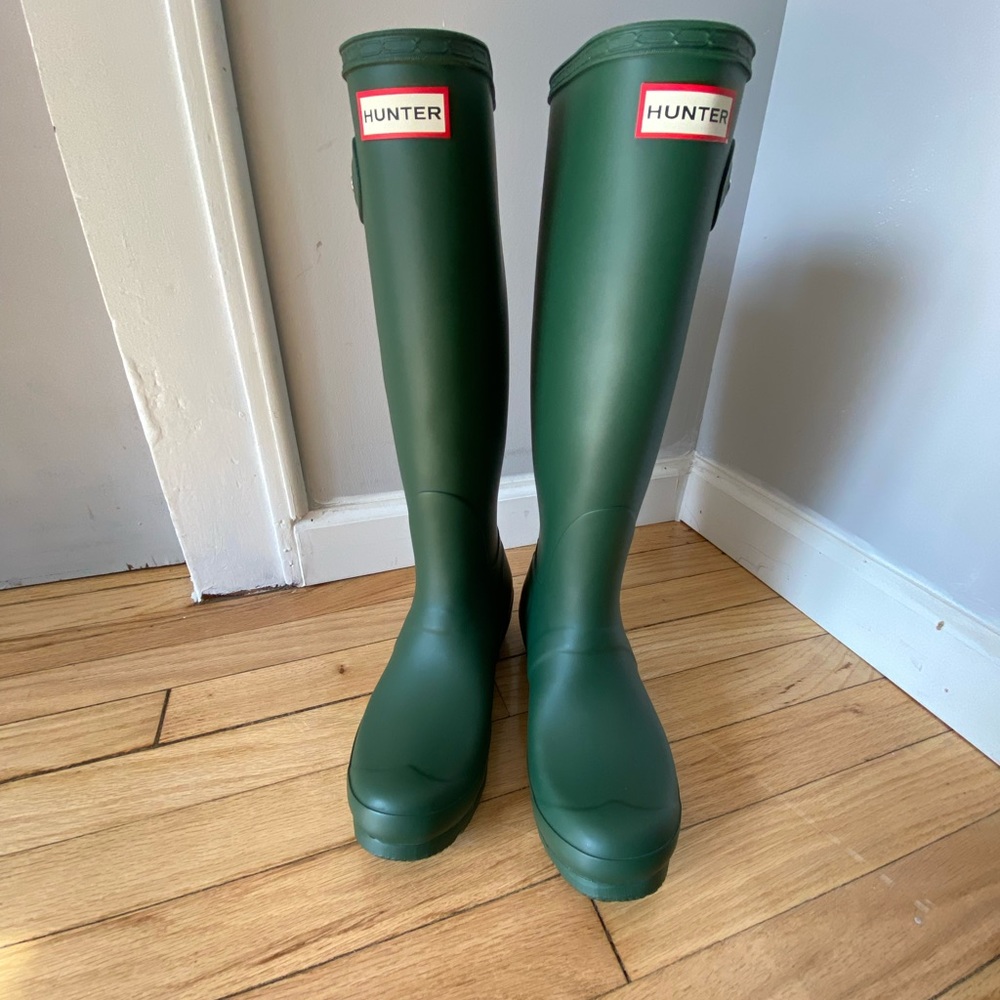 HUNTER tall rain boots